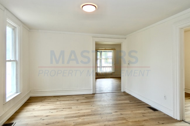 1026 Oakwood Ave Unit Lower