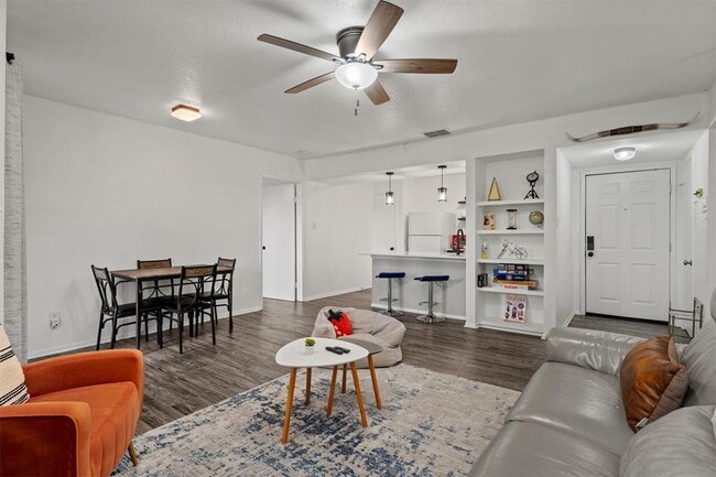 Building Photo - 4500 E Oltorf St Unit D-410 Rental