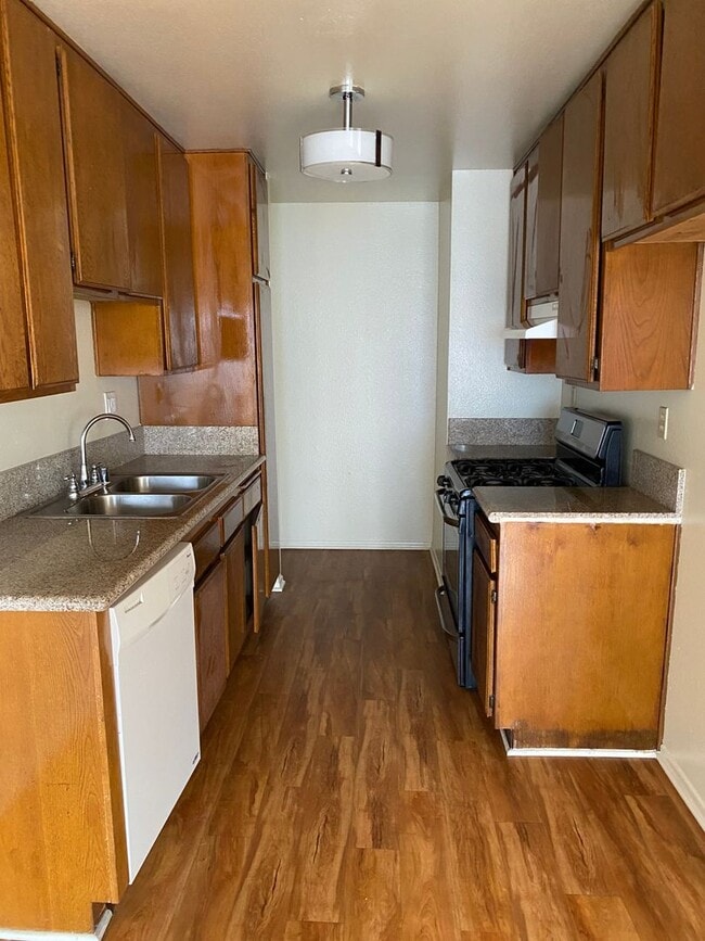 Photo - BELLA APARTMENTS: Beautiful 2 Bed - 2 Bath Unit 3