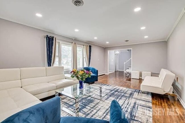 Photo - 3993 Park Ave