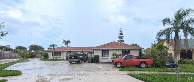 Building Photo - 9216 E Highland Pines Blvd Rental