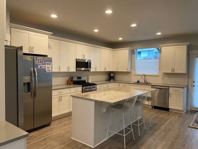 Photo - Furnished Home in the Heart of Hood River!