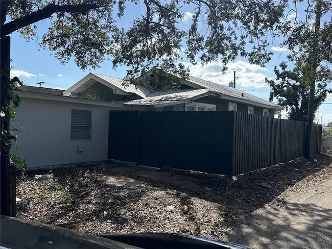 Building Photo - 1907 N 49th St Unit B