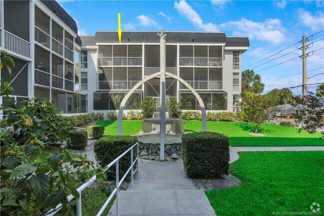 Building Photo - 630 SE Ocean Blvd Rental