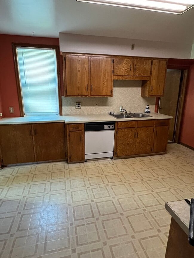 Building Photo - Charming 2 Bedroom In Little Italy Near Old Market and Downtown!!