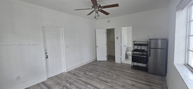 Photo - 8430 Harding Ave Unidad 4A