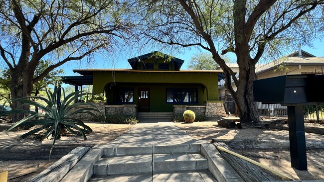 3 bedroom historic home near U of A Campus... - 3 bedroom historic home near U of A Campus...