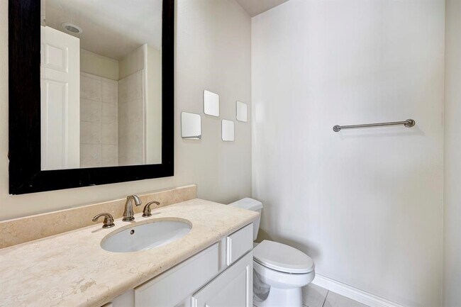 Photo - 2514 Maxroy St