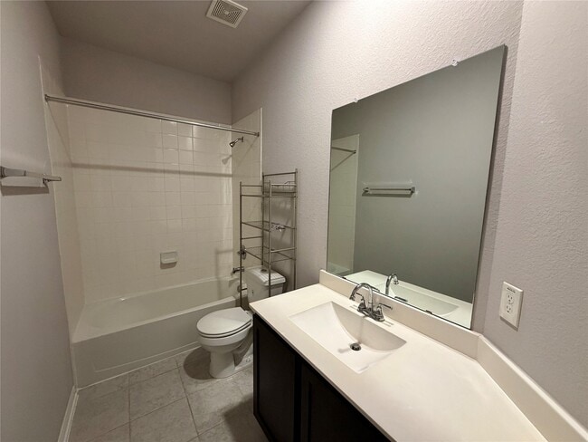 Photo - 18665 Legend Oaks Dr