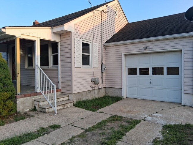 Photo - SINGLE HOUSE FOR RENT $2000