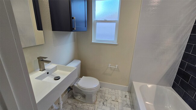 Photo - 7318 La Salette St