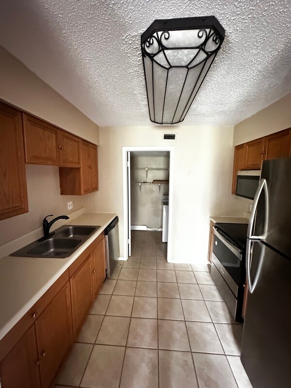 Photo - 252 Crown Oaks Way