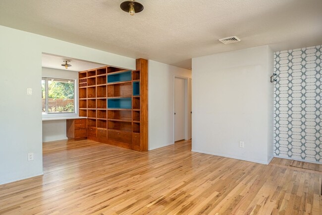 Photo - Charming Mid-Century Home in Lake Oswego School District