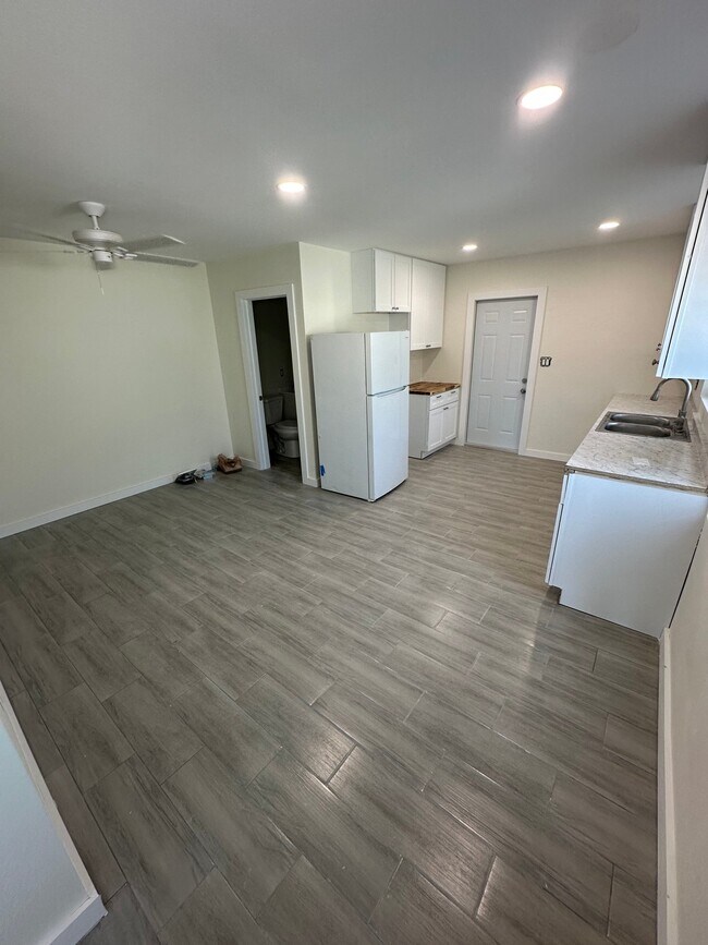 Photo - 602 Cedar Pl Unit B