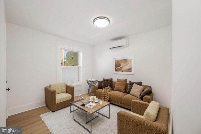 Photo - 264 Walnut St