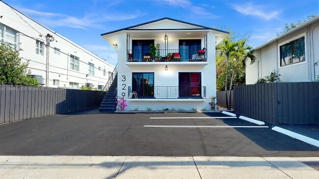 Photo - 329 SW 9th Ave Apartment Unit 4