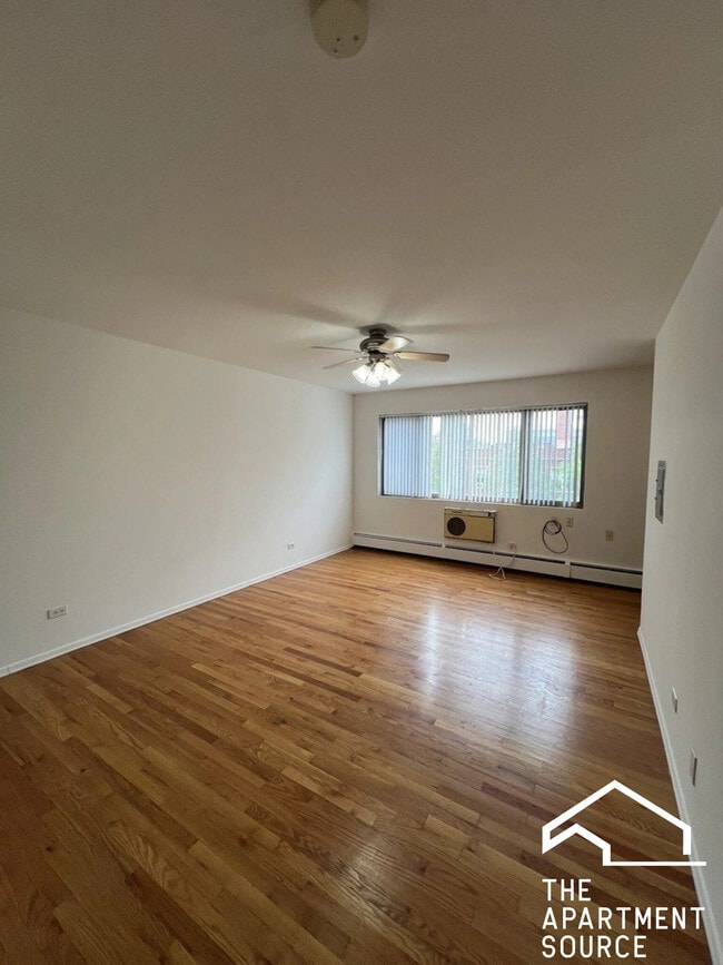 Building Photo - 6250 N Kenmore Ave Unit 312 Rental