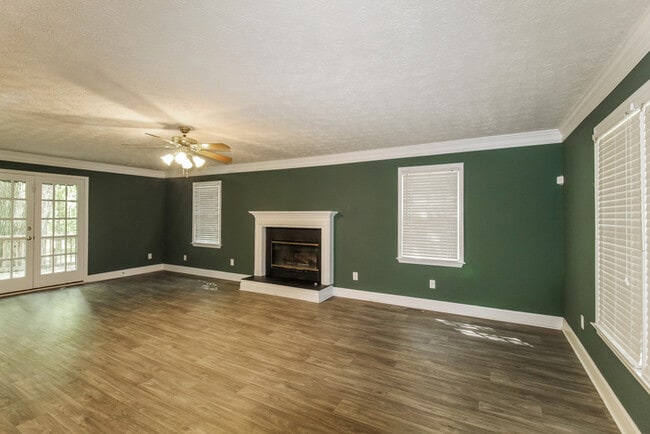 Photo - 2945 Camary Pl Dr SE