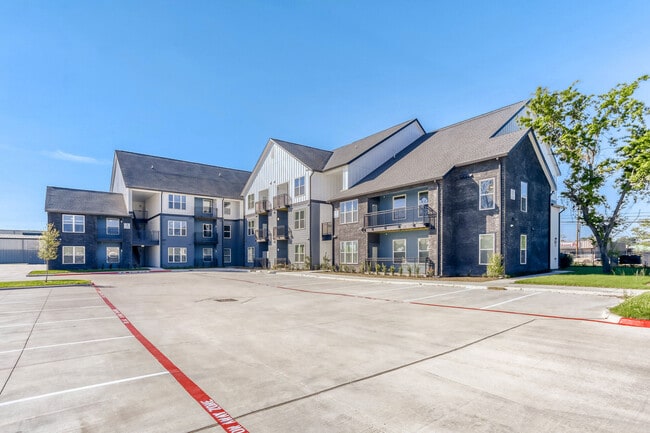 Photo - Saddle Creek Village