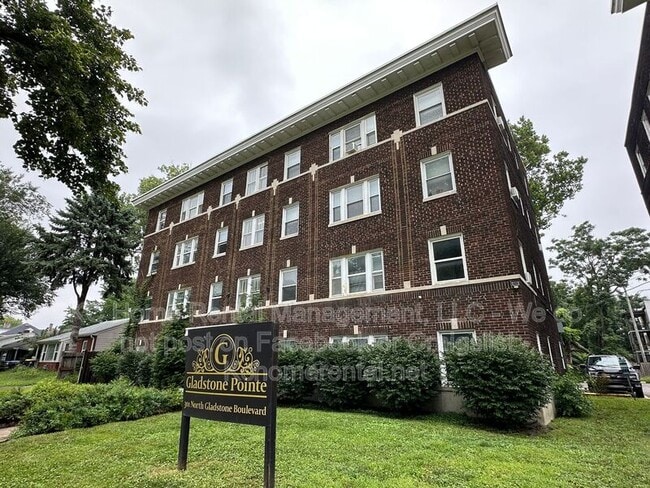 Photo - 305 Gladstone Blvd