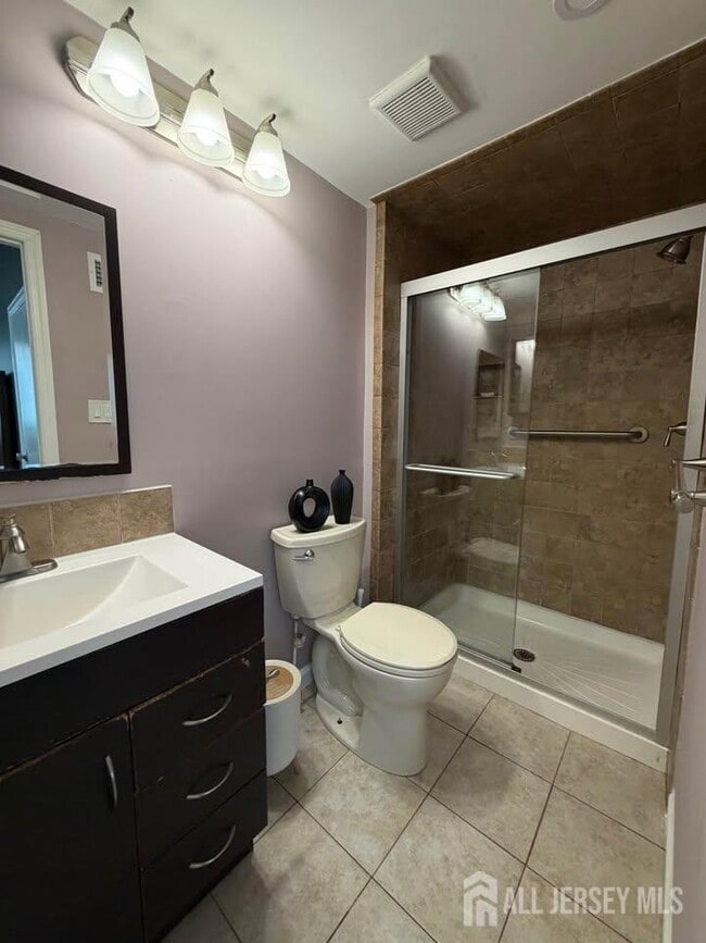 Photo - 80 Farnham Square