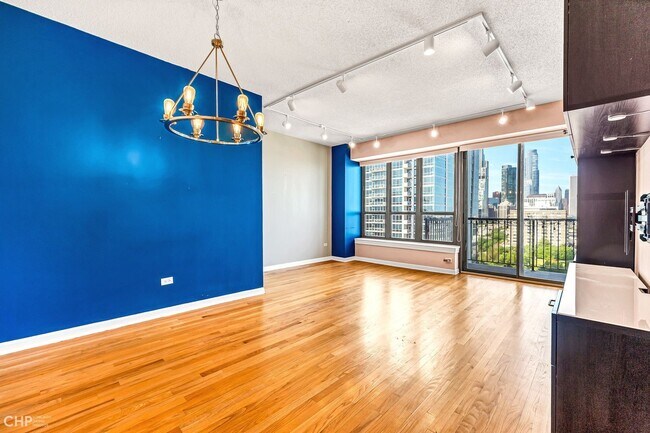 Photo - 1717 S Prairie Ave Unidad 1403