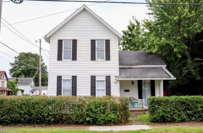 Building Photo - Large 4 bedroom home available for rent - Canton NE