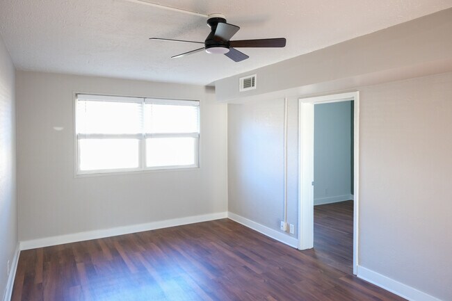 2br/1ba model
