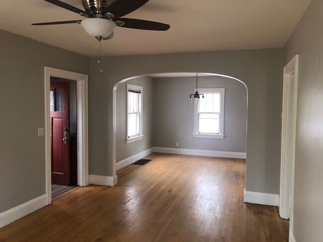 Photo - $1,350| 3bd 2Ba|1621 Badger | Available 11... Casa