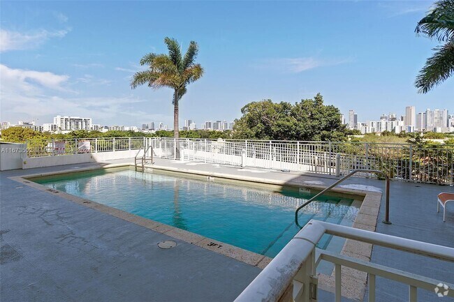 Building Photo - 219 NW 12th Ave Unit San Lorenzo condominium
