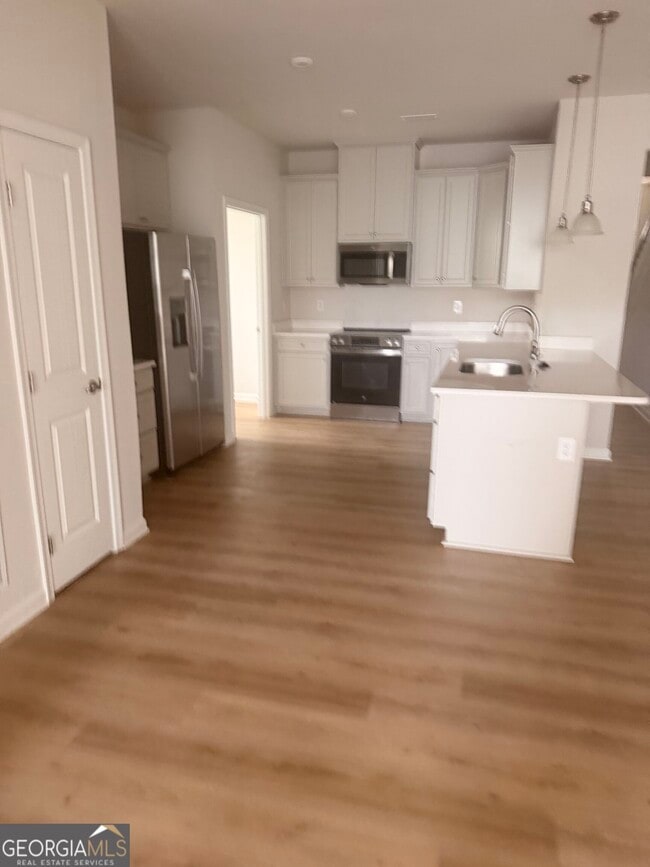 513 Ellwood Lane