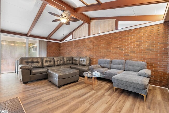 Photo - 103 Robinall Dr