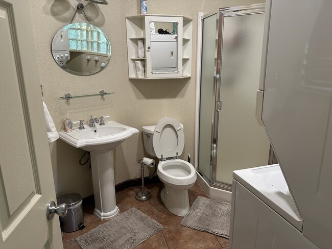 Photo - 1919 4th St Unidad Downtown Treehouse