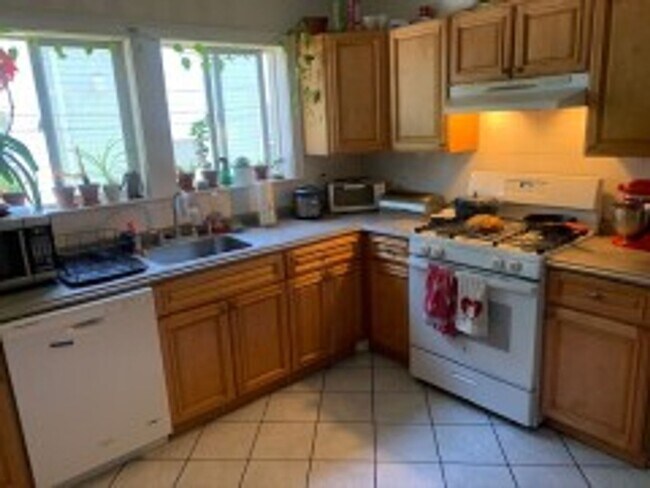 Photo - Allston 4 bed 1 bath apartment - 9/1