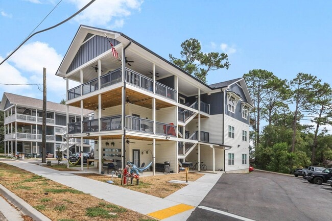 Photo - 1720 Airport Dr