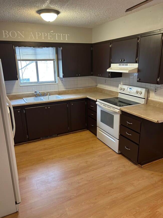 kitchen - 189 N 300 W Unit East Room