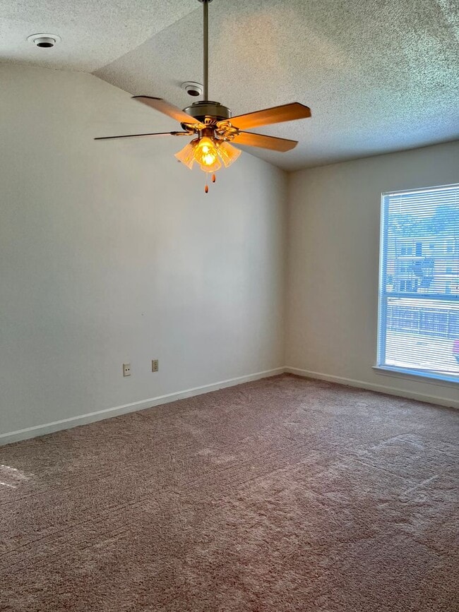 Photo - Spacious 2 BR with great location near LSU and downtown Baton Rouge