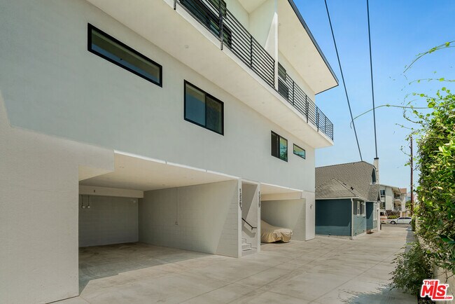 Photo - 1339 N Kenmore Ave