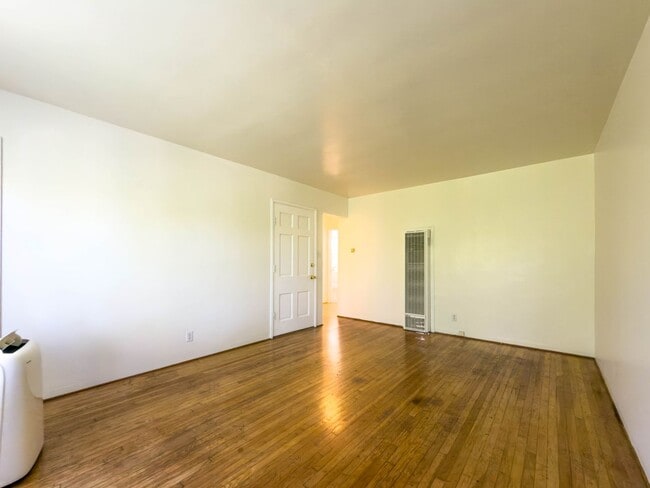 Photo - 11926 Magnolia Blvd Unit 11928