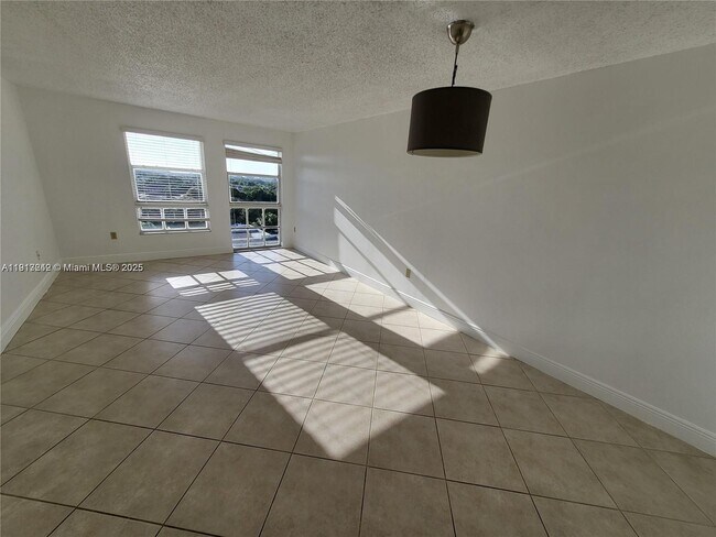 Photo - 2351 Douglas Rd Unidad 710 Rental