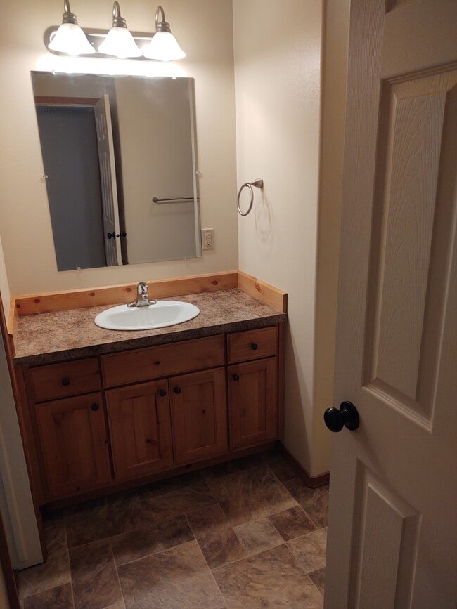 Photo - 811 W 3rd St