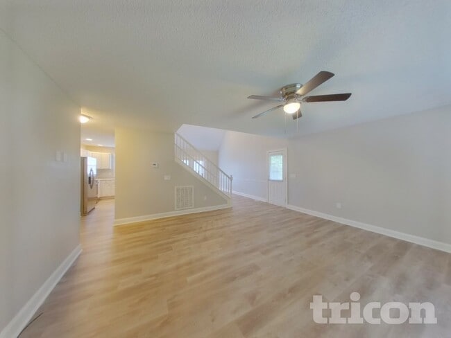 Photo - 423 Riverwalk Dr NW