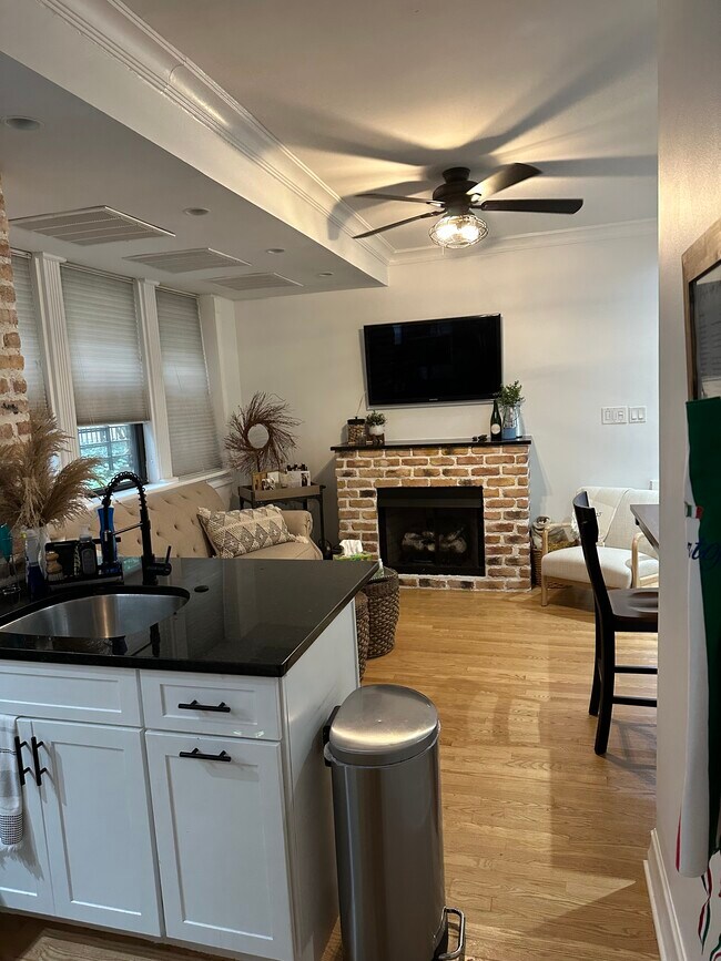 Photo - 712 W Wellington Ave Unit G