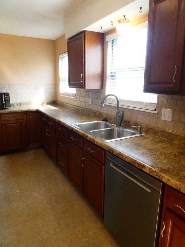 Photo - 3 Bedroom 2.5 Bath- Off Broadway Condominiums