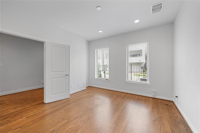 Photo - 4213 Schuler St