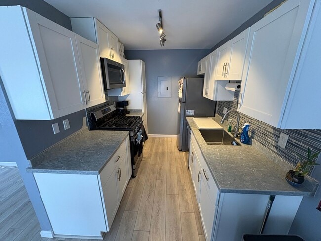 Photo - Remodeled 2/1.5 with AC in Palm Villas!