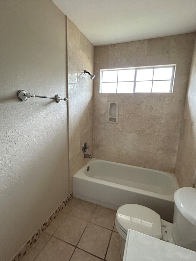 Photo - 8806 Edenbridge St