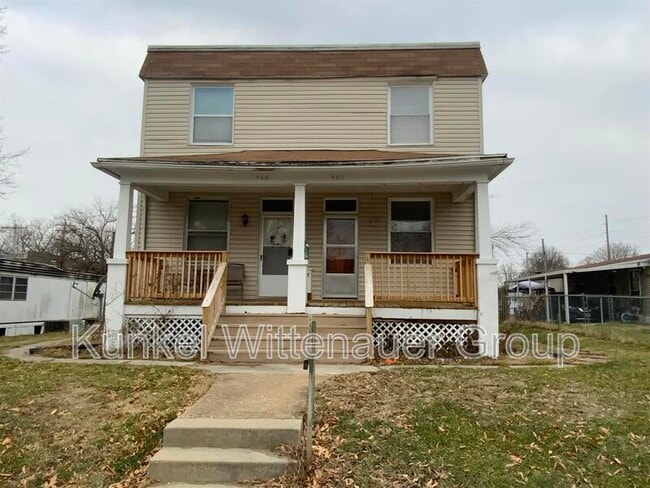 Building Photo - 907 N Church St