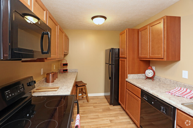 2HAB, 2BA - 1,050 ft² - Cocina - Shelby Oaks Apartments