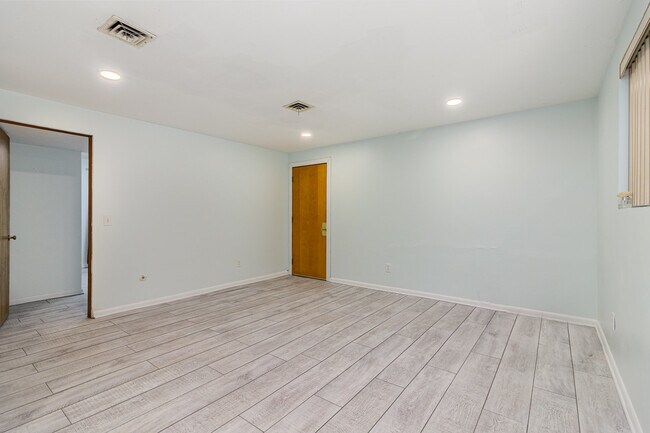 Photo - 307 Norfolk St